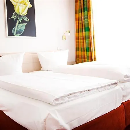 Parkhotel מלון 3*